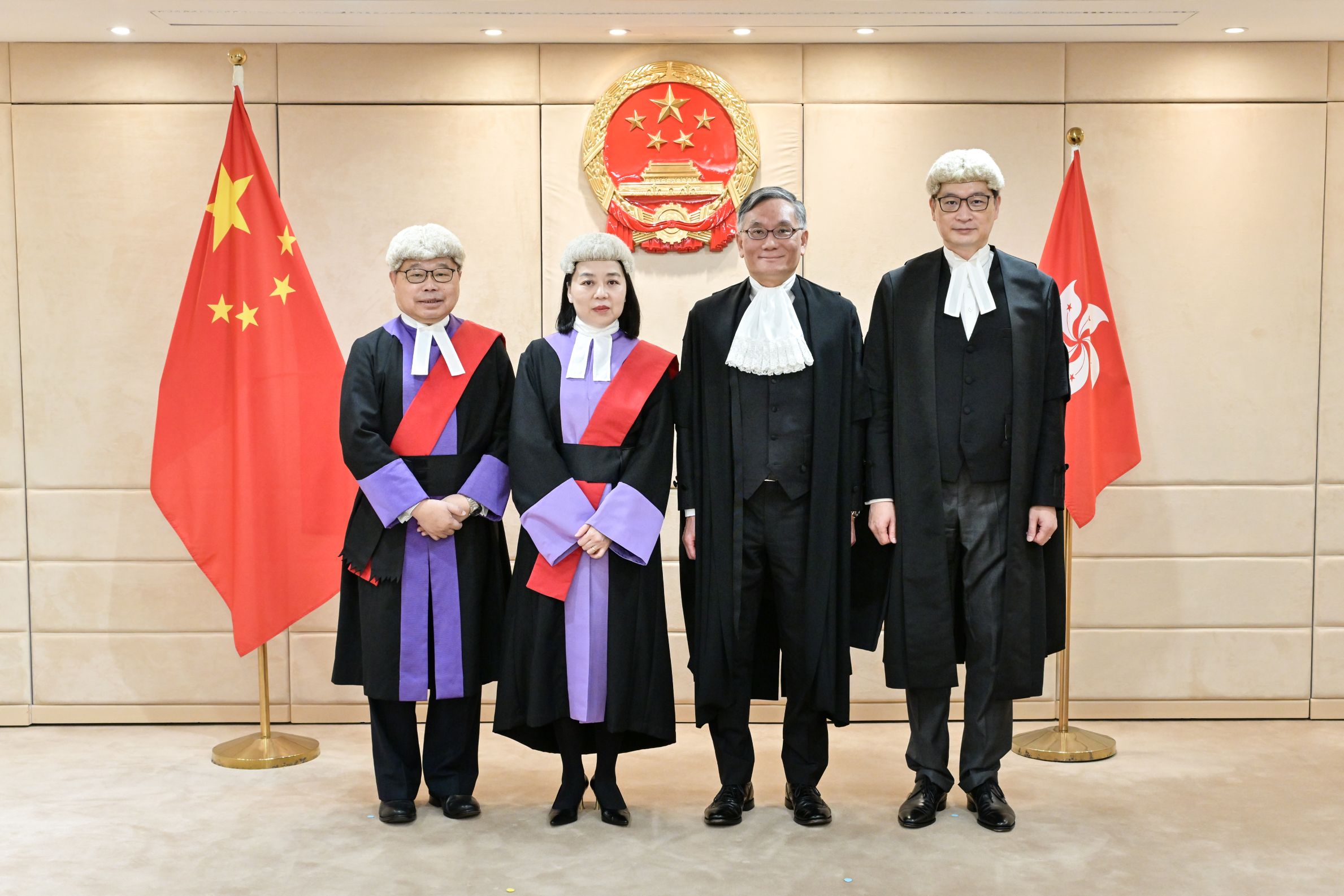 常任裁判官林美施（左二）获委任为区域法院法官